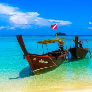 Bateau sur une plage en Thaïlande